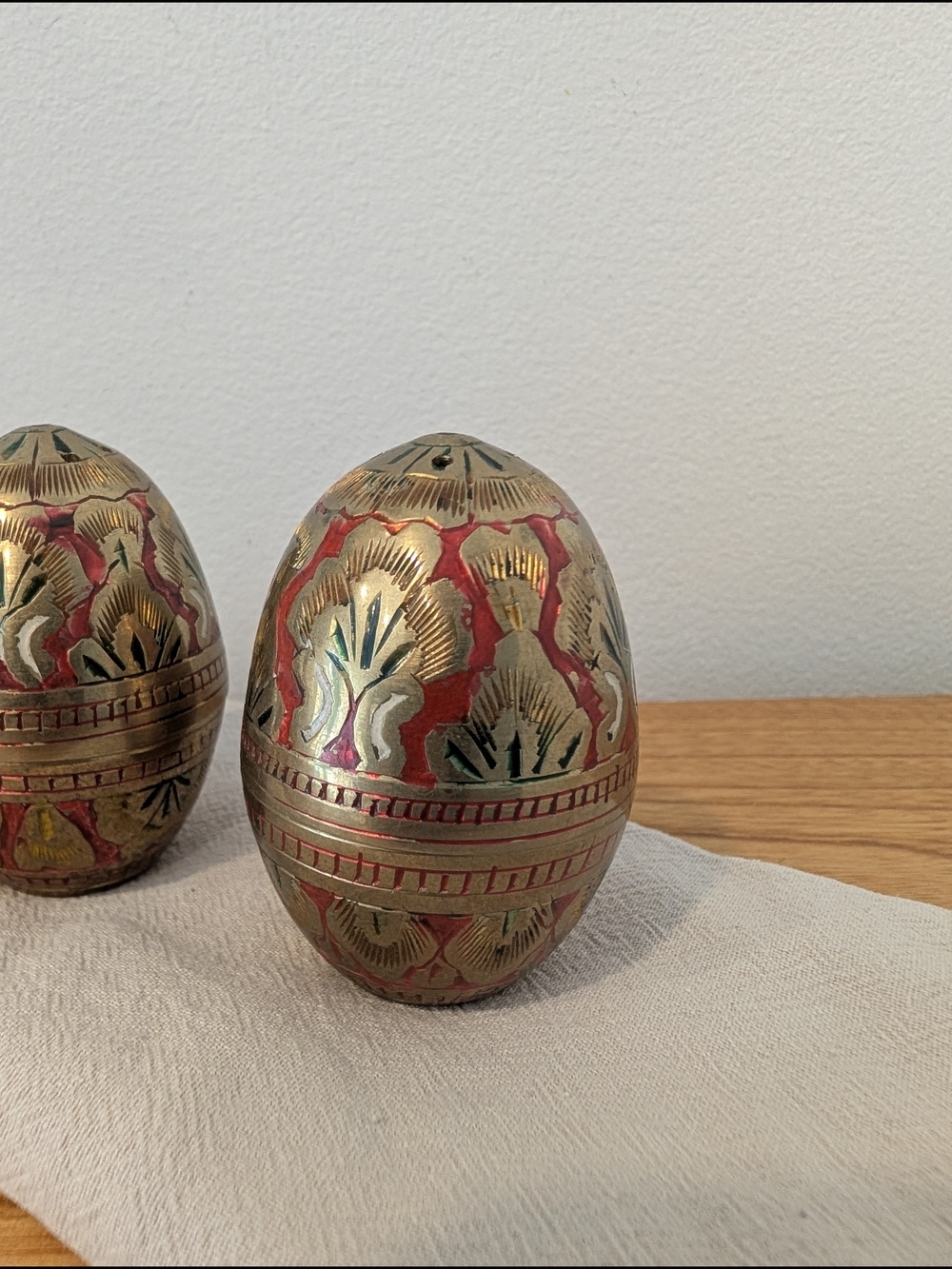 Vintage Brass Egg Salt and Pepper Shakers Red Enamel Cloisonne India - Picture 6 of 13